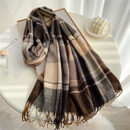 Fashionable fringed checked scarf