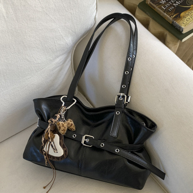 Fashionable large-capacity shoulder bag