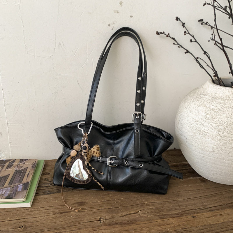 Fashionable large-capacity shoulder bag