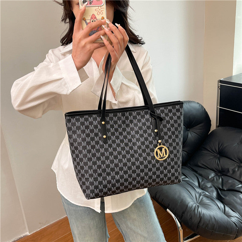 Fashionable printed large-capacity commuter tote bag