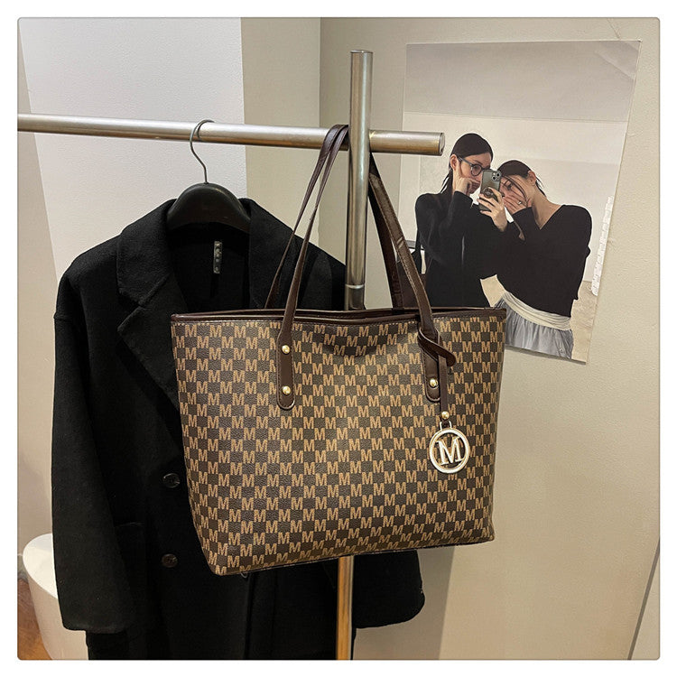 Fashionable printed large-capacity commuter tote bag