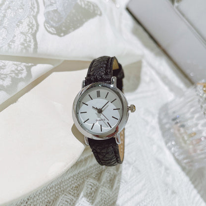 Fashionable Retro Small Round Quartz Watch for Women