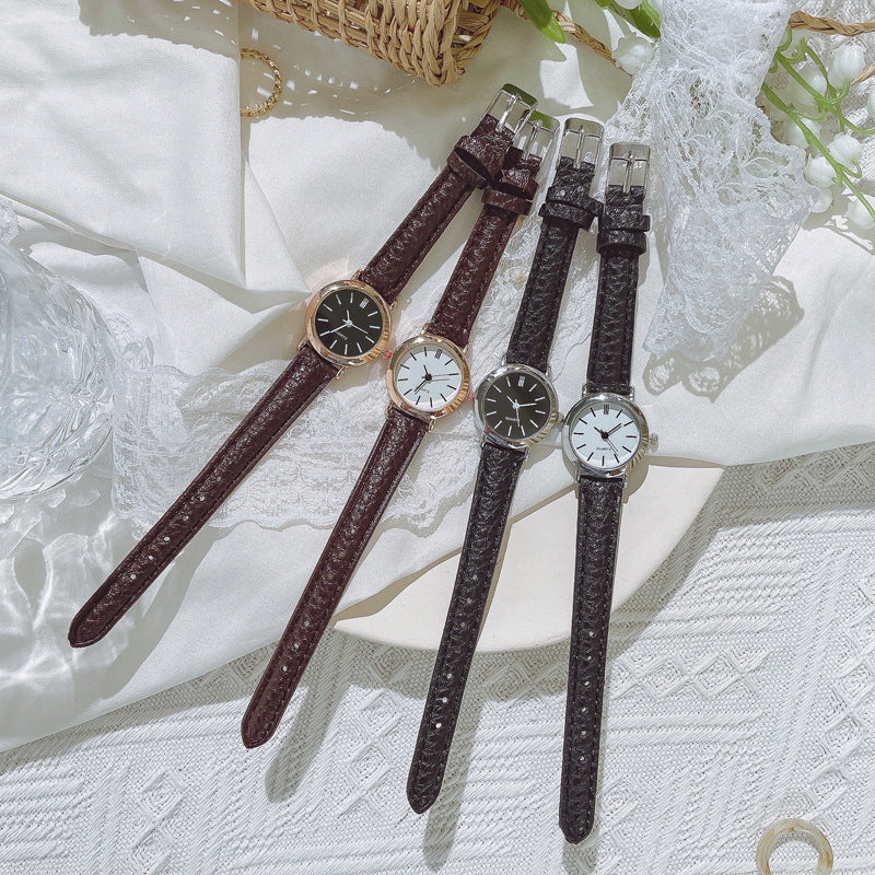 Fashionable Retro Small Round Quartz Watch for Women