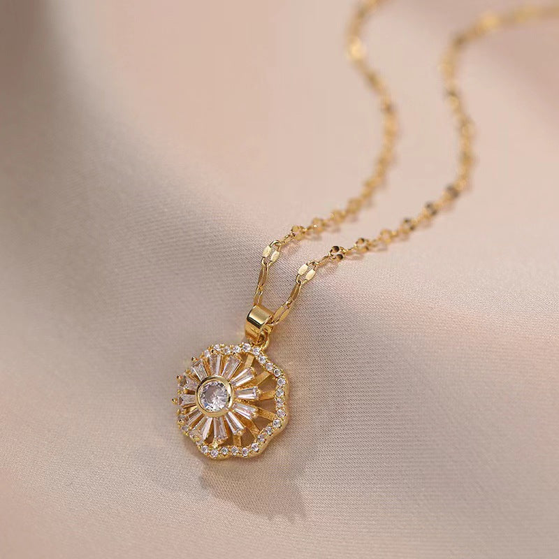 Fashionable retro-style clavicle necklace