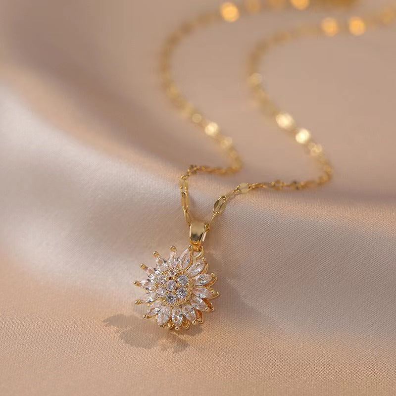 Fashionable retro-style clavicle necklace