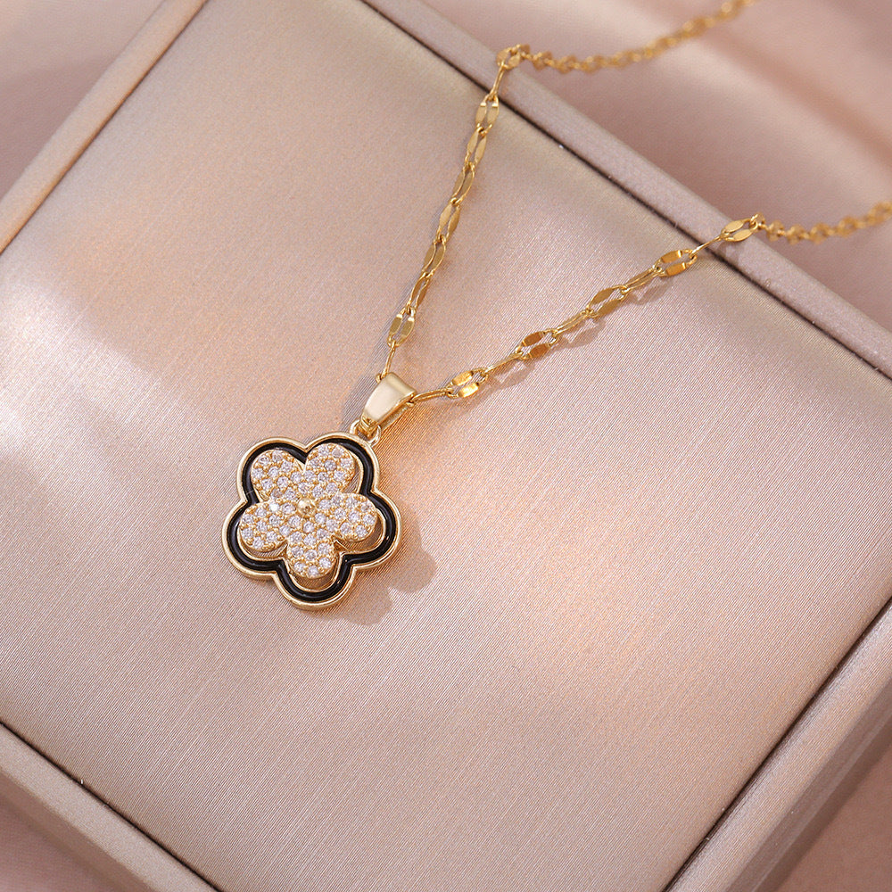 Fashionable retro-style clavicle necklace