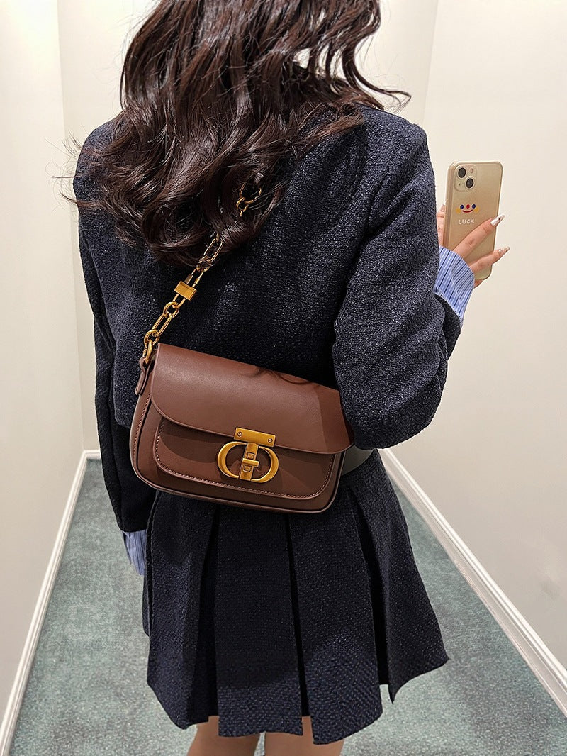 Fashionable small clutch bag