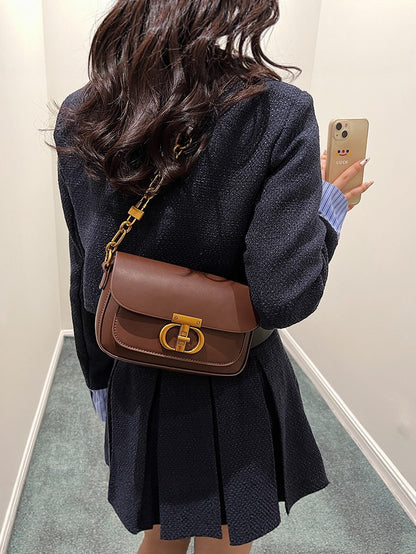 Fashionable small clutch bag