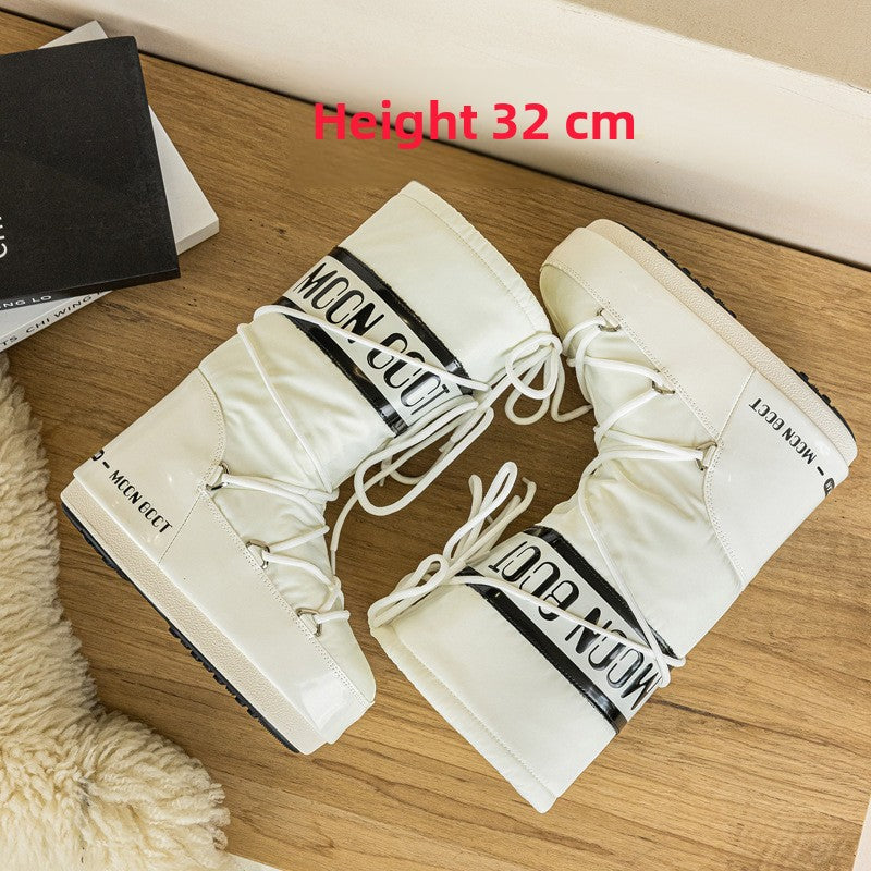 Fashionable snow boots