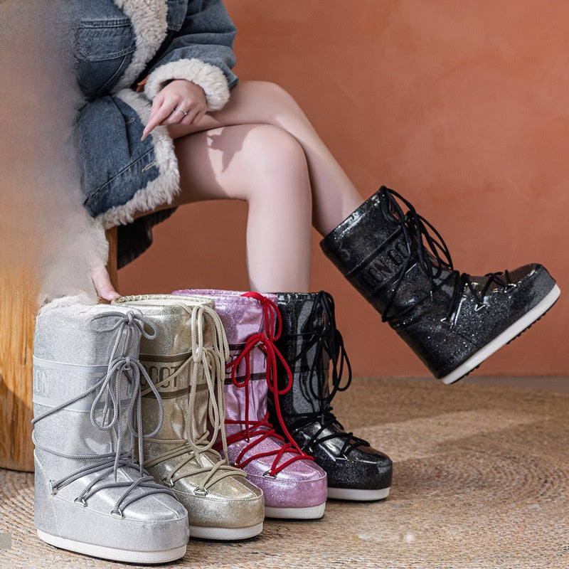 Fashionable snow boots