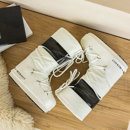 Fashionable snow boots