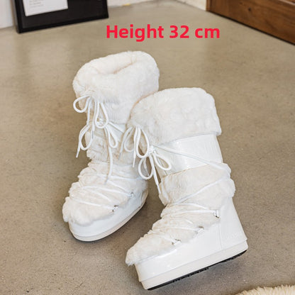 Fashionable snow boots