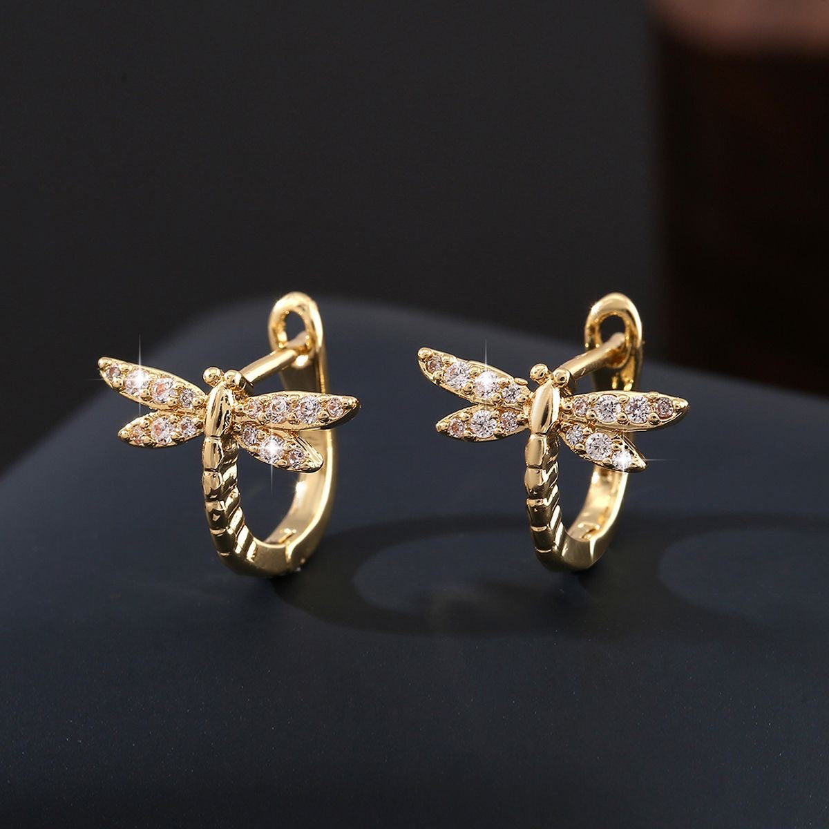 Fashionable stud earrings, versatile