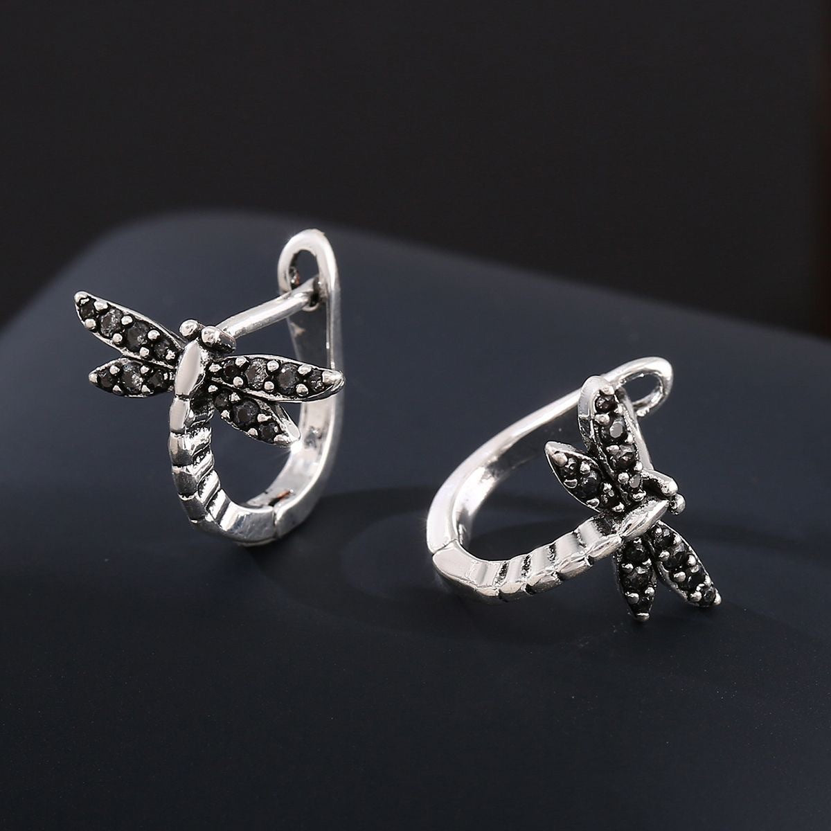 Fashionable stud earrings, versatile