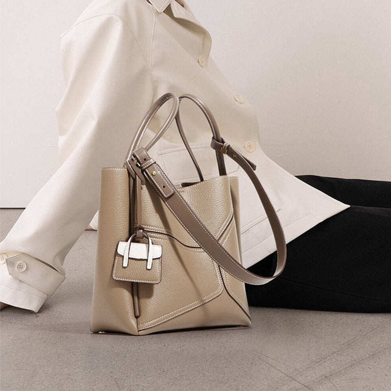 Fashionable versatile bag