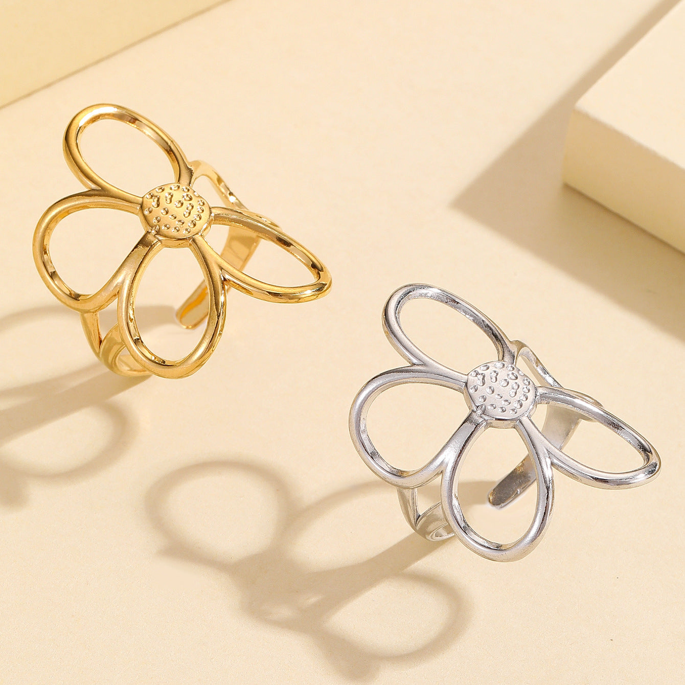 Fashionable versatile ring