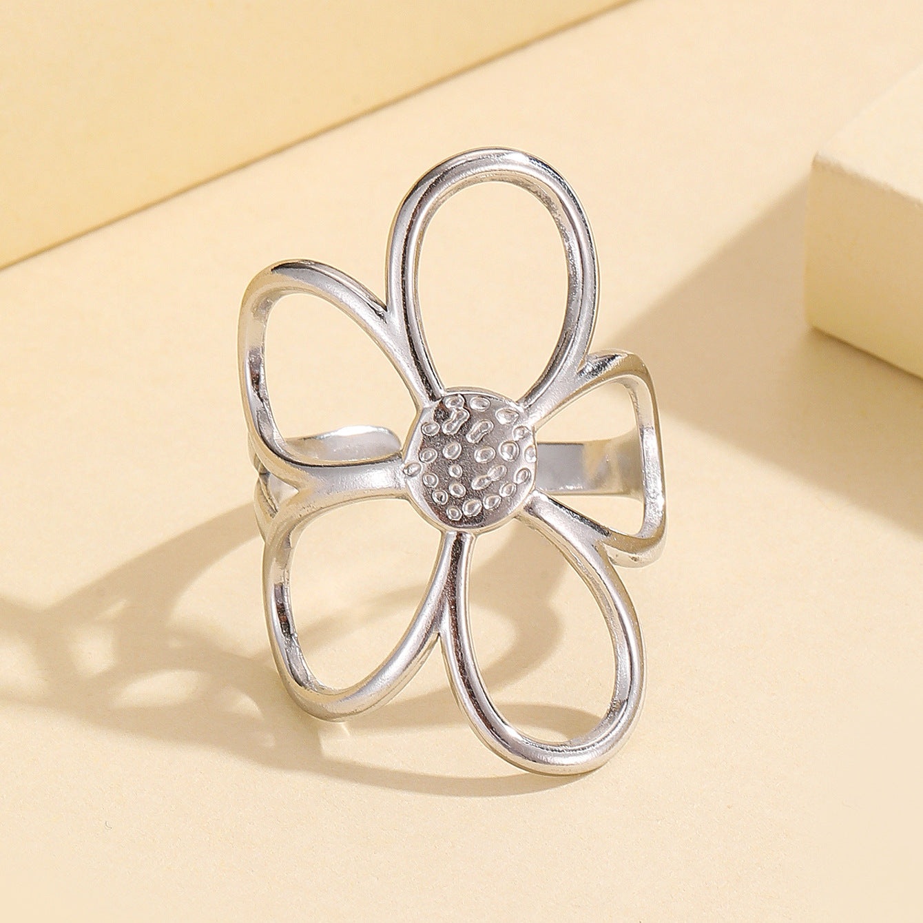 Fashionable versatile ring