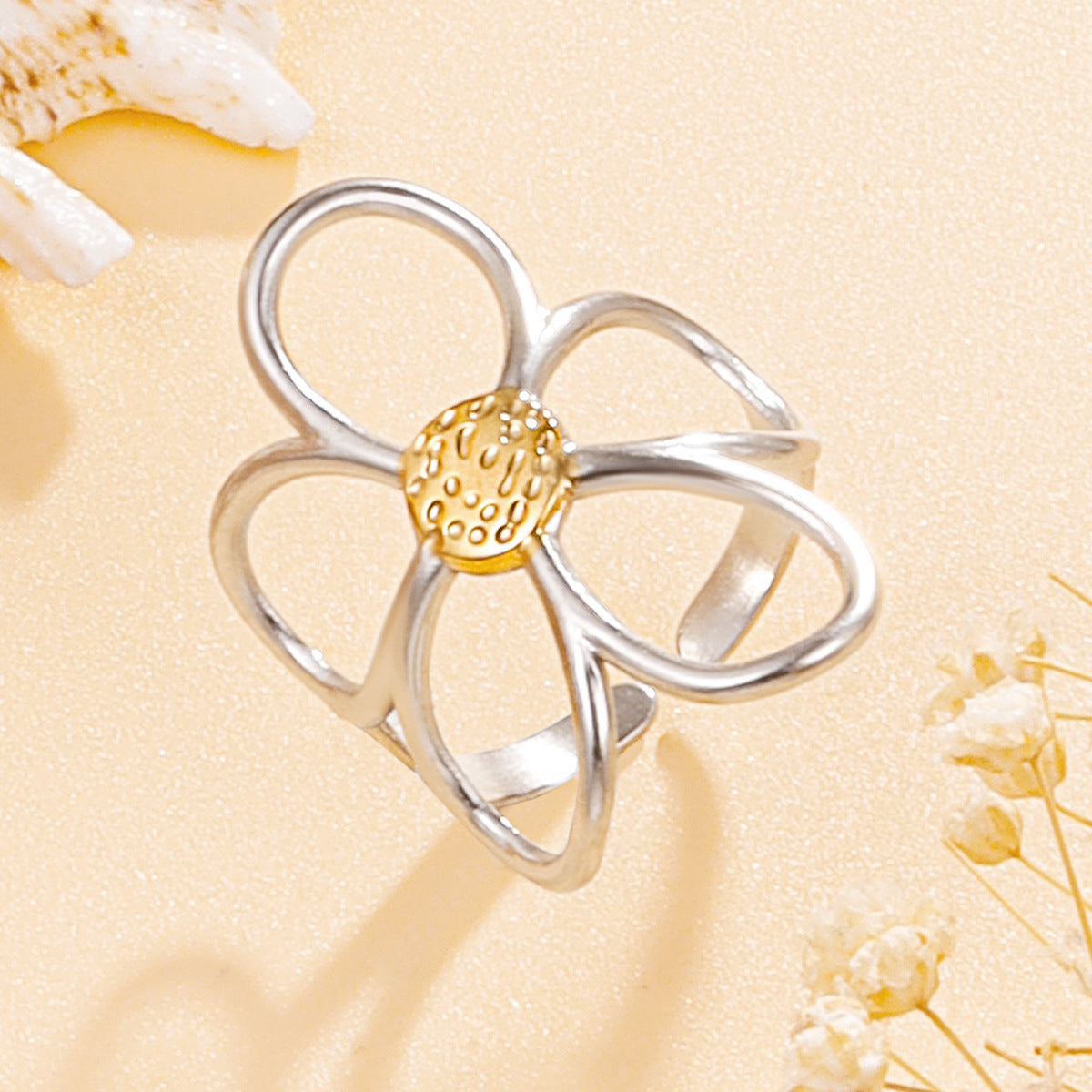 Fashionable versatile ring