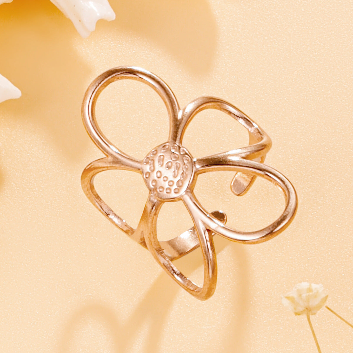 Fashionable versatile ring