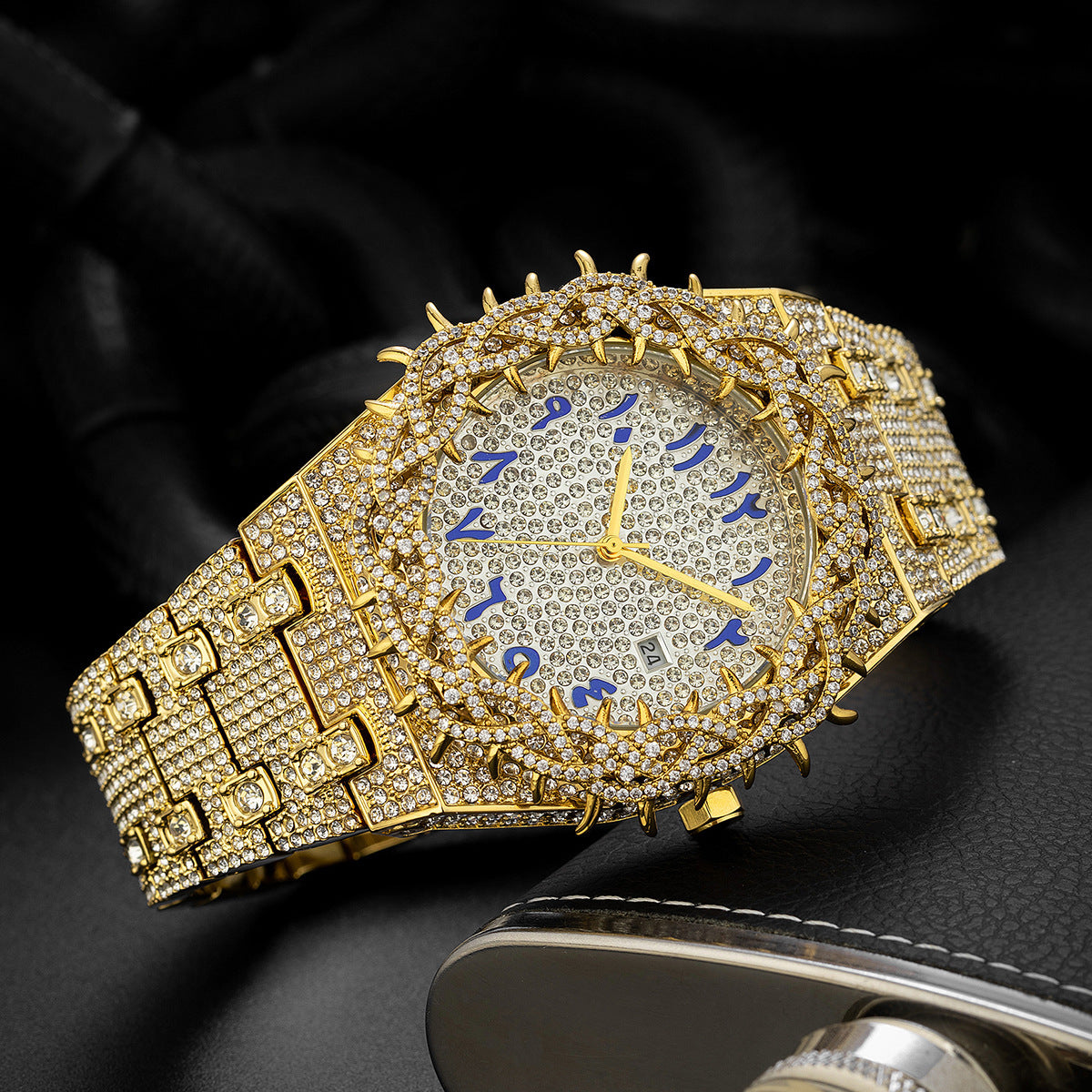 Fashionable watch with personalized mesh design