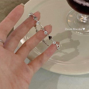 Feminine and exclusive women's jewelry pieces