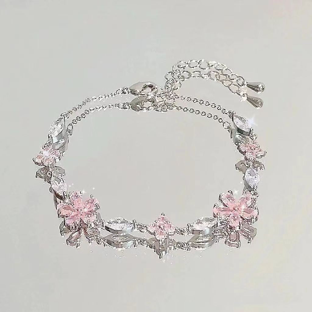 Feminine and exclusive women's jewelry pieces