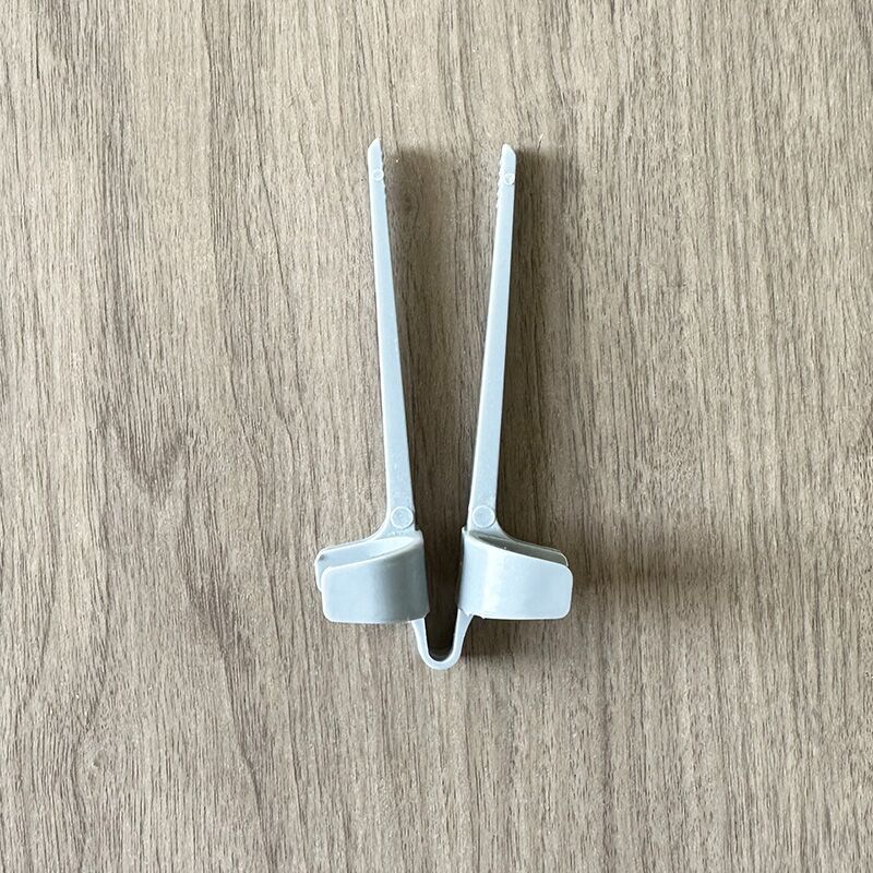 Finger Clips for Lazy Auxiliary Chopsticks