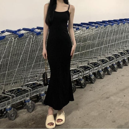Fishtail skirt, form-fitting skirt