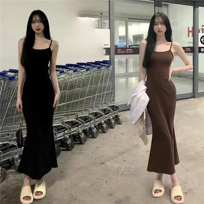 Fishtail skirt, form-fitting skirt