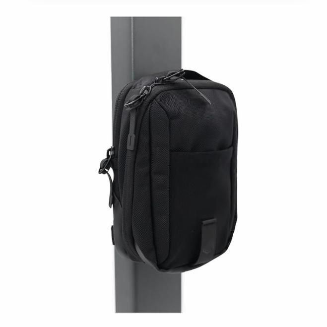 Fitness magnetic water bottle bag