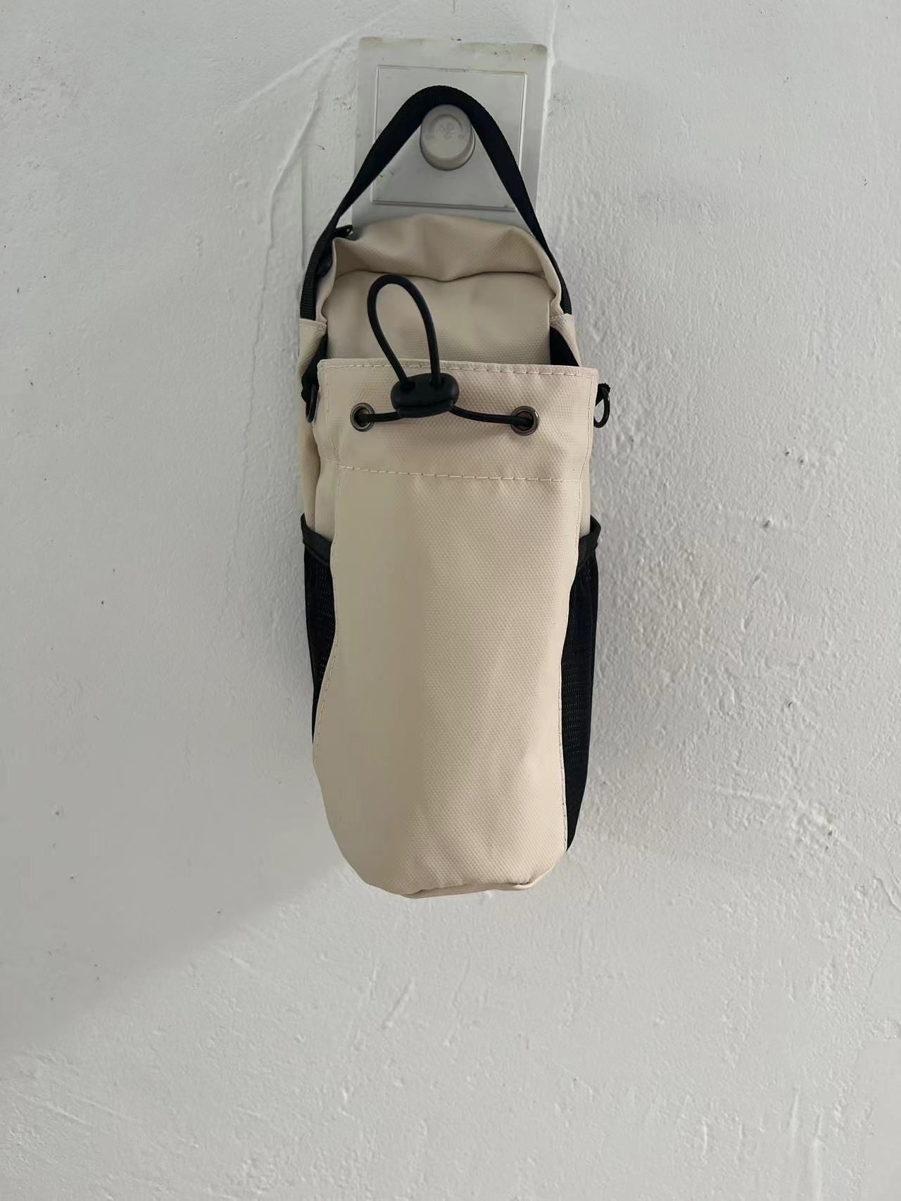 Fitness magnetic water bottle bag