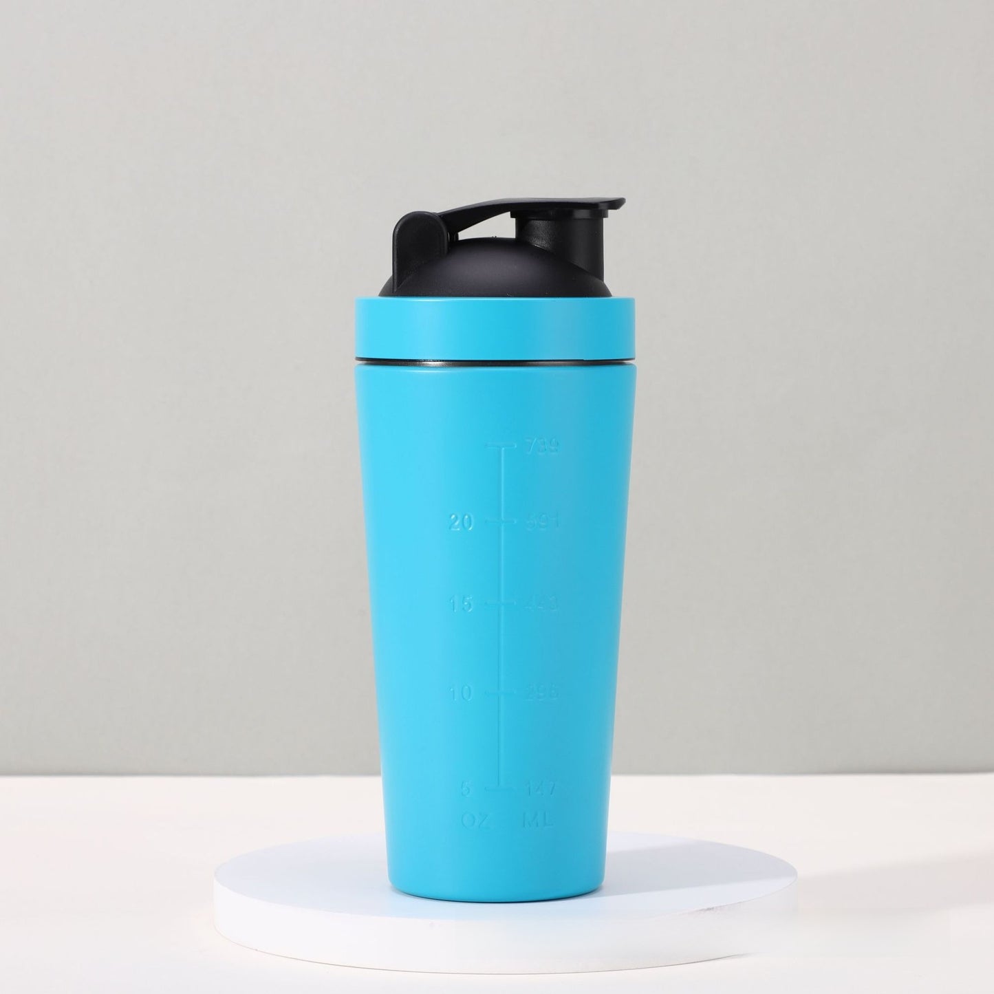 Fitness-specific jiggling cup
