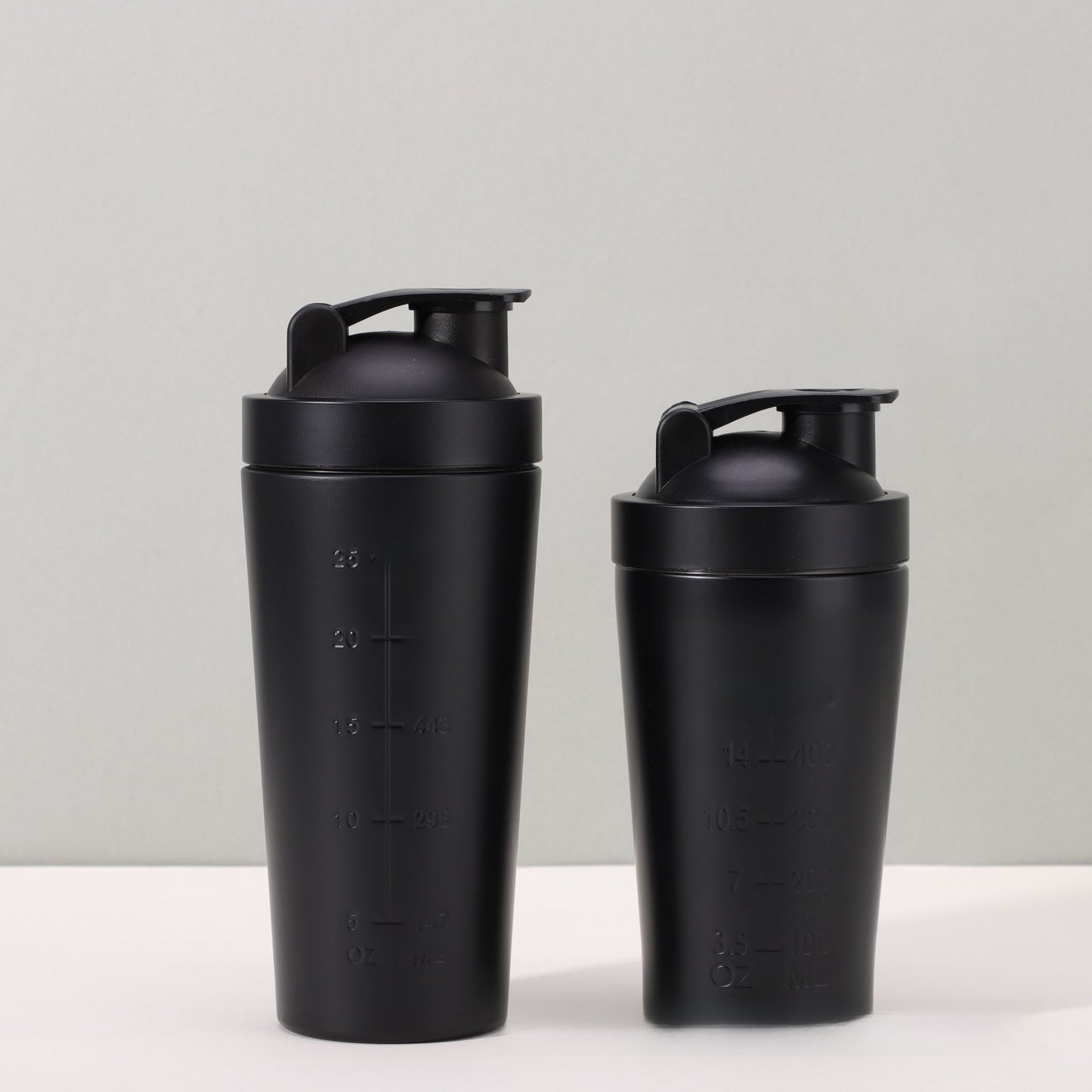 Fitness-specific jiggling cup