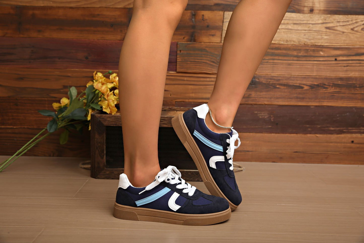 Flat and lightweight German training shoes