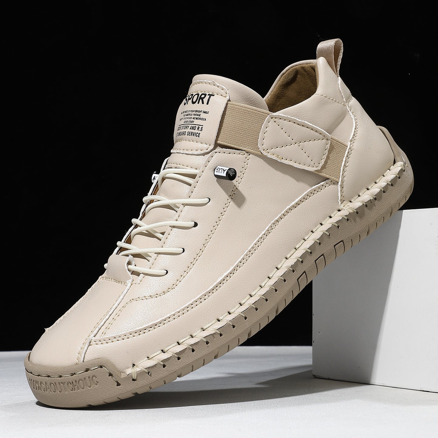 Flat-bottomed casual shoes