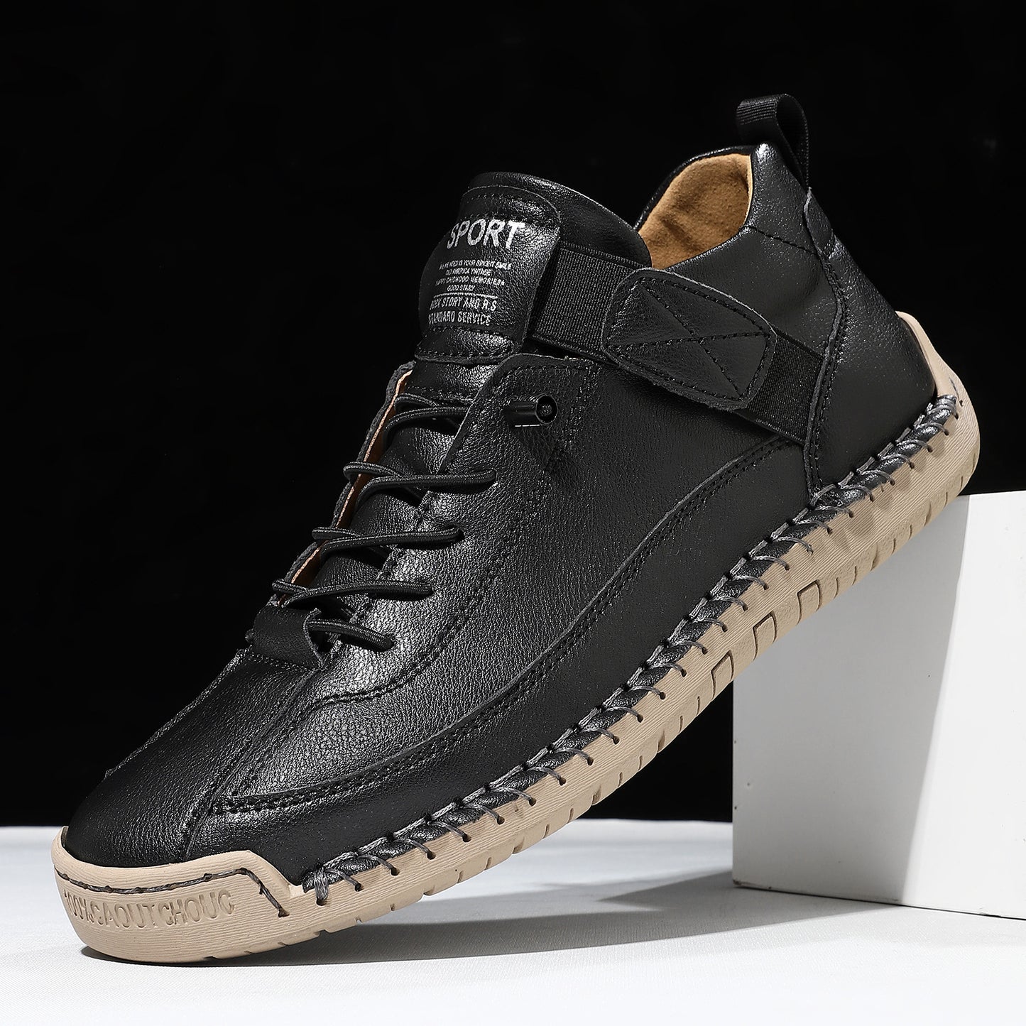 Flat-bottomed casual shoes