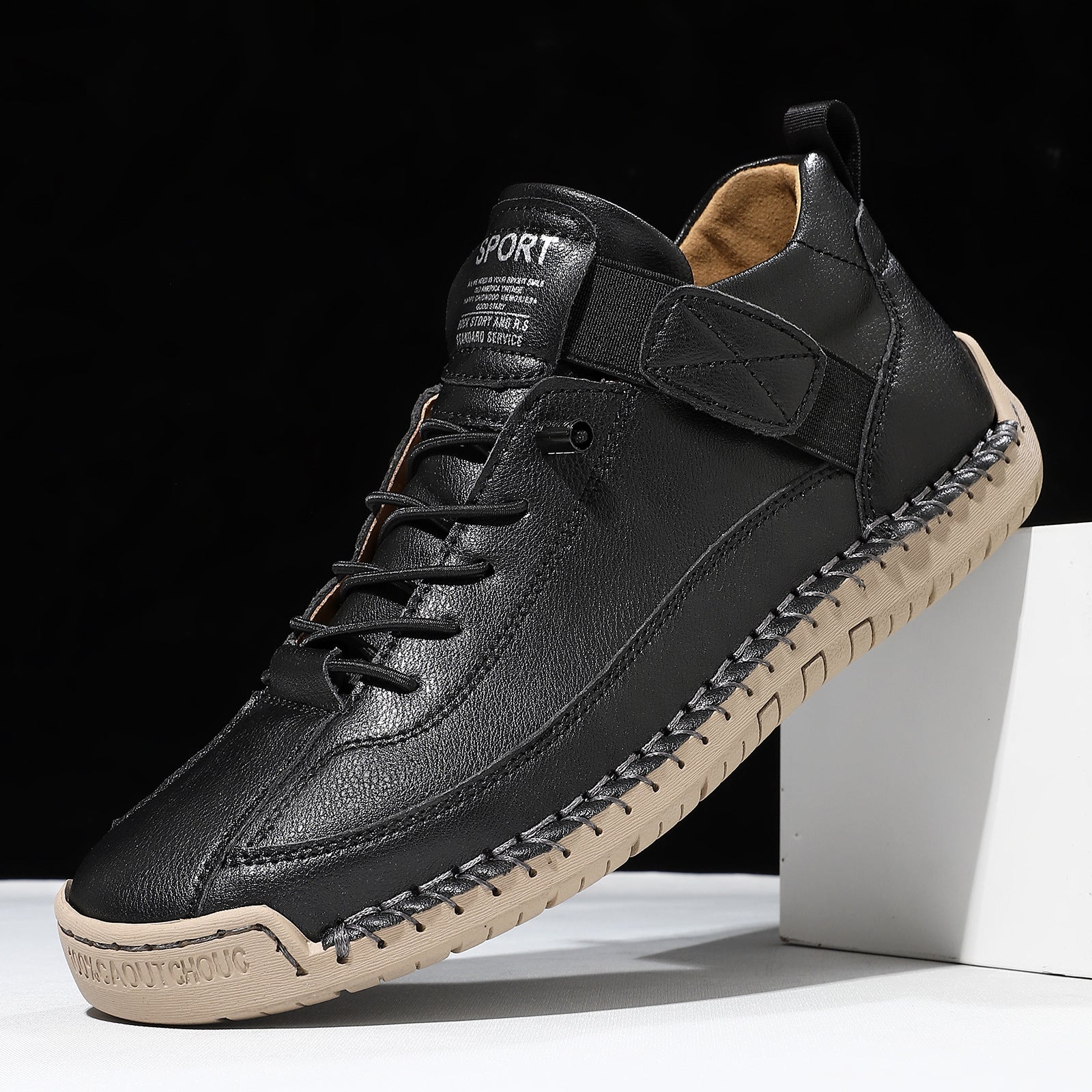 Flat-bottomed casual shoes