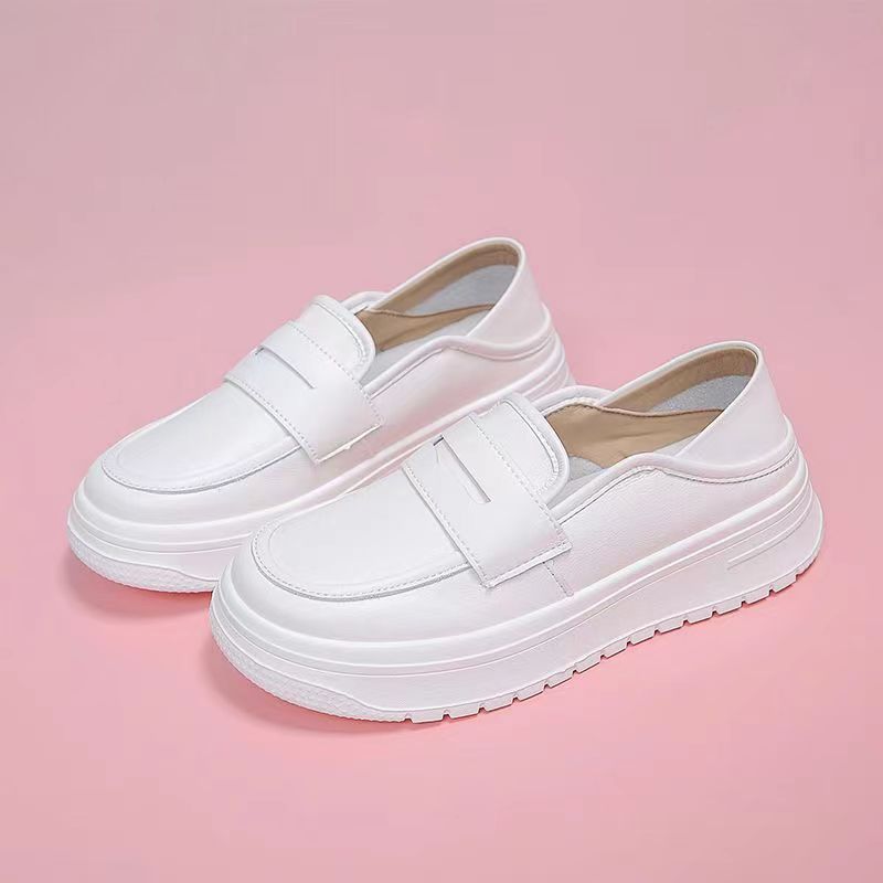Flat-bottomed height-increasing single-piece white medical shoes