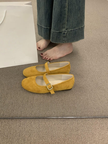 Flat moccasins