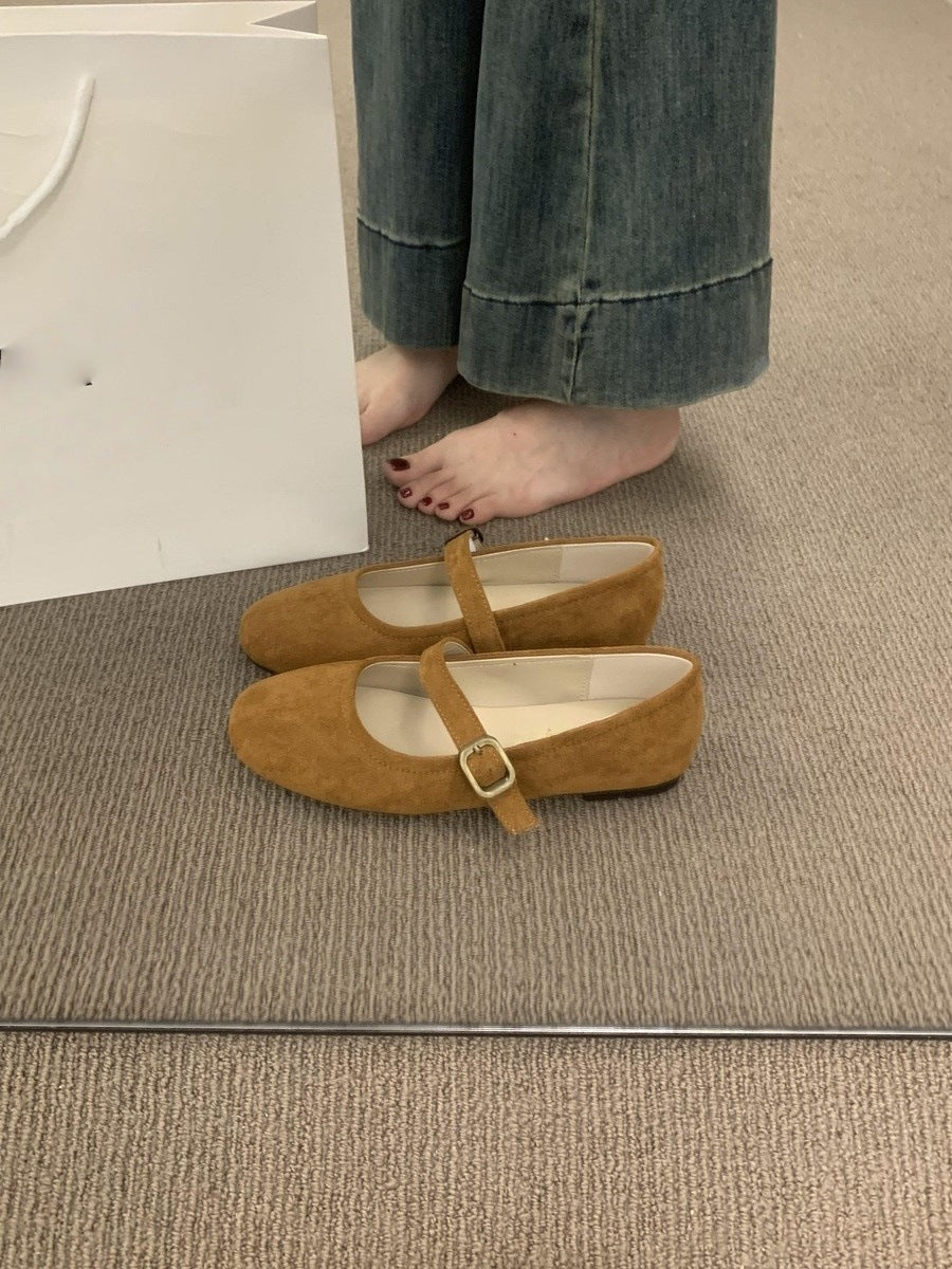 Flat moccasins