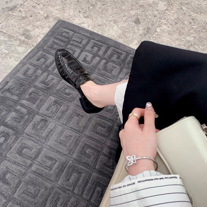 Flat shoes