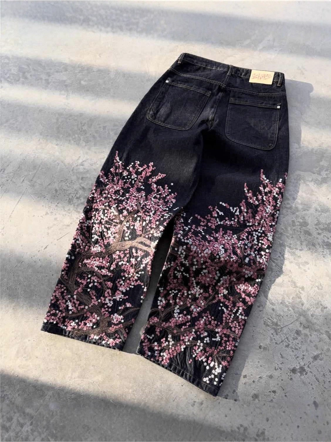 Floral Embroidery Wide-Leg Jeans