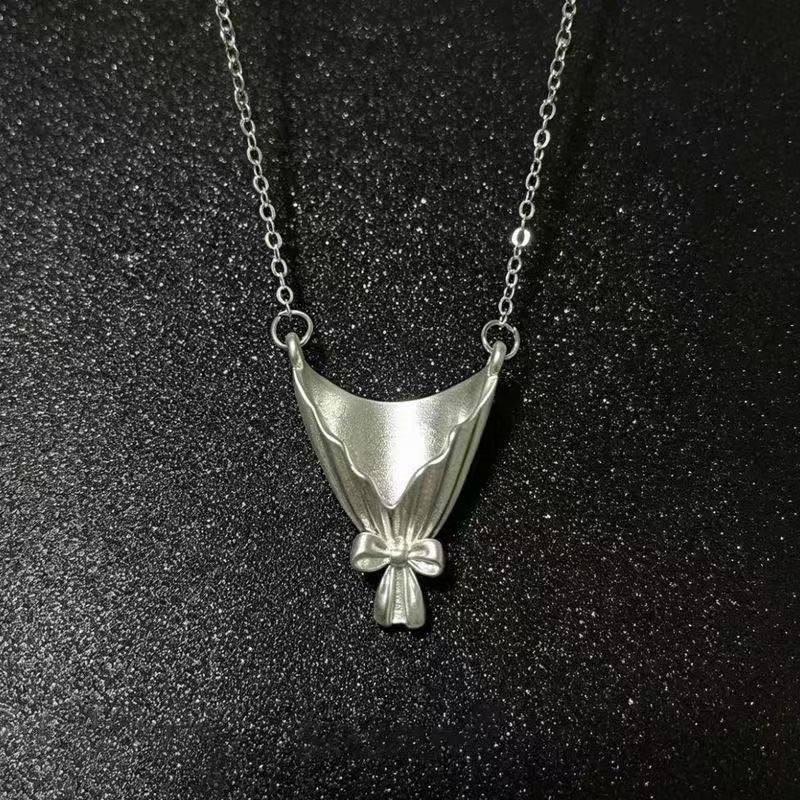 Floral Pendant Necklace