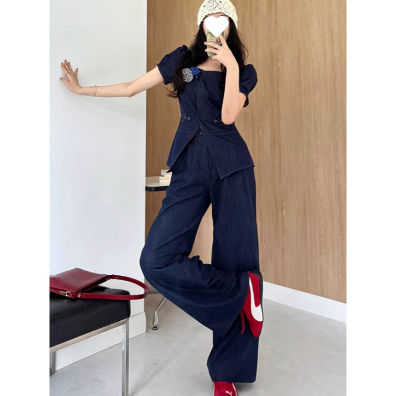 Flower blouse with fitted straight-leg pants