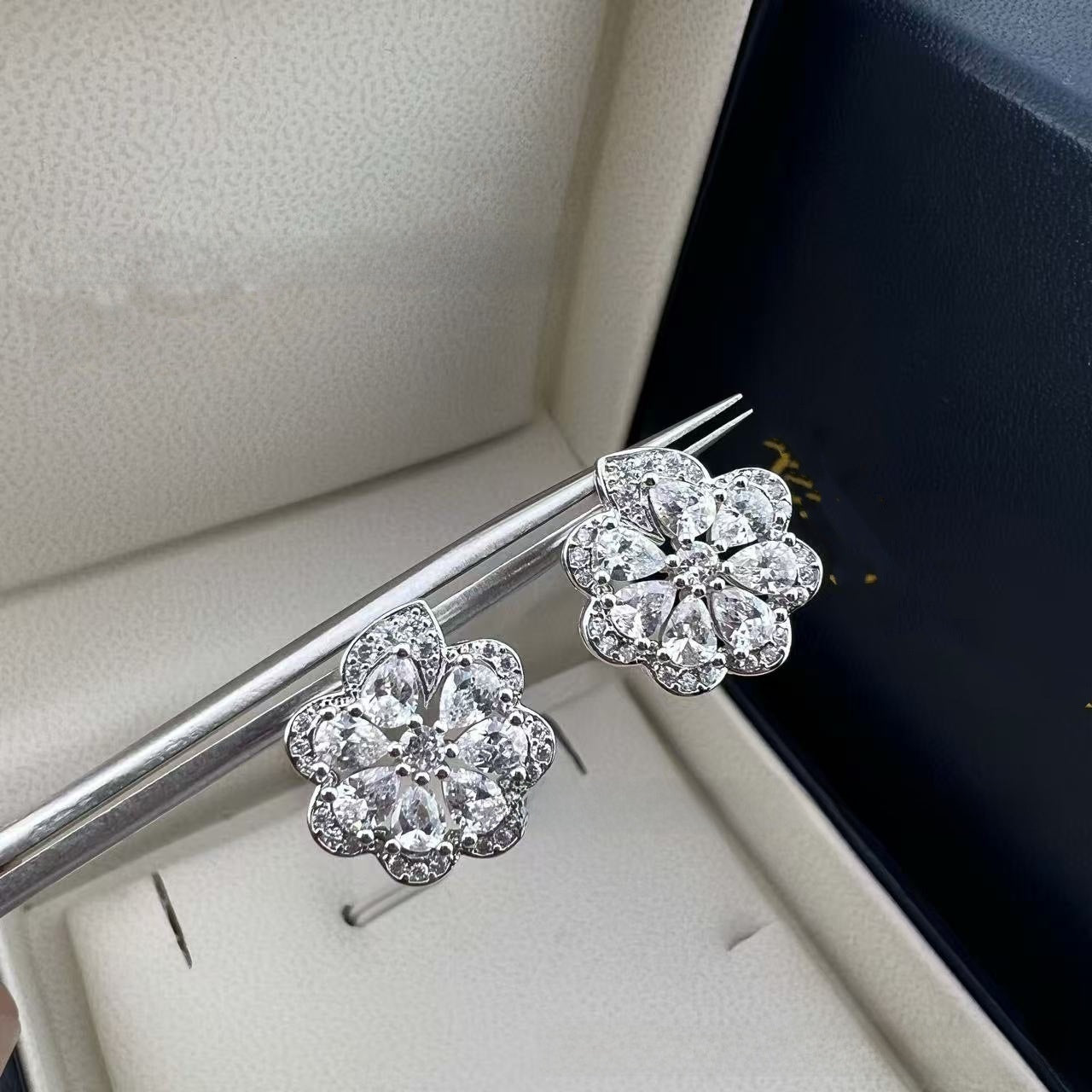 Flower necklace