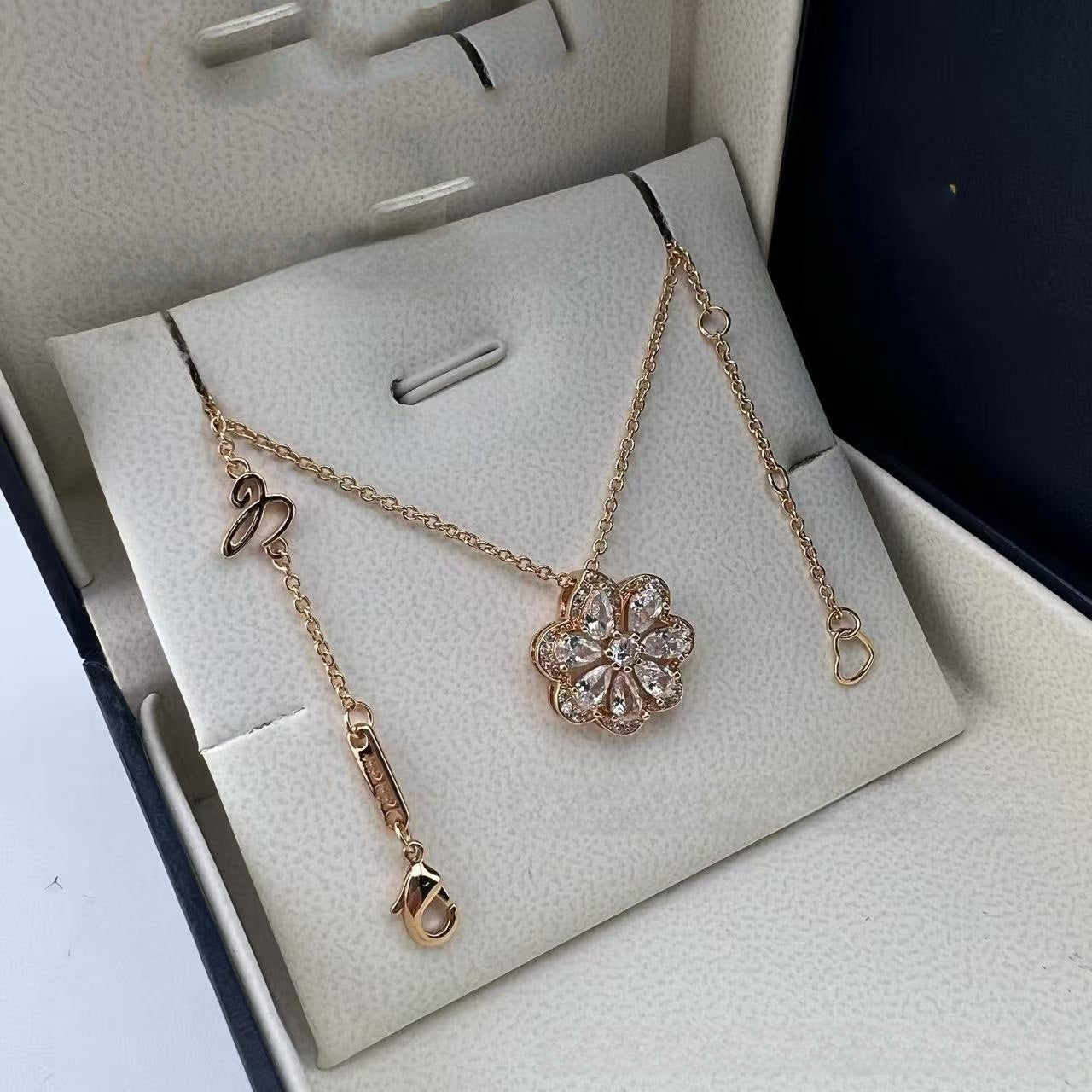 Flower necklace