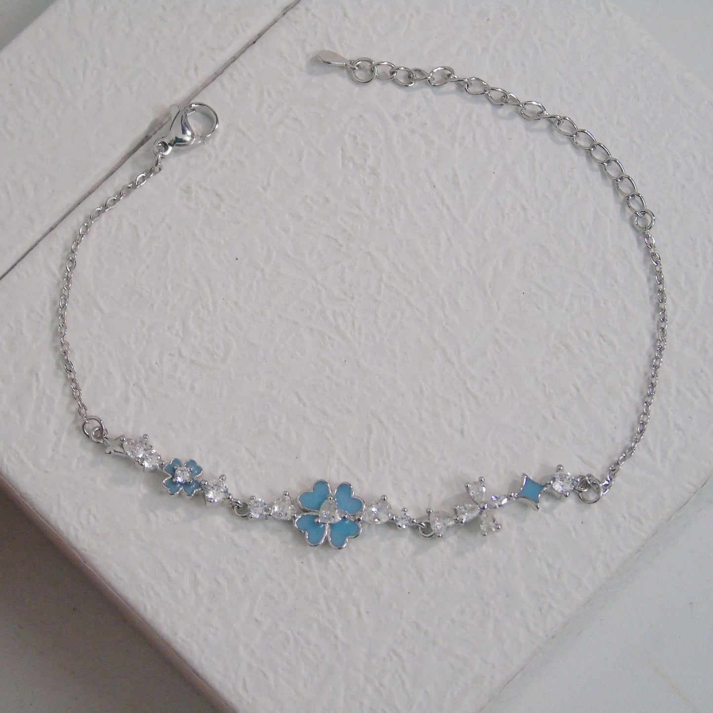 Fluorescent Starburst Four-Leaf Clover Necklace