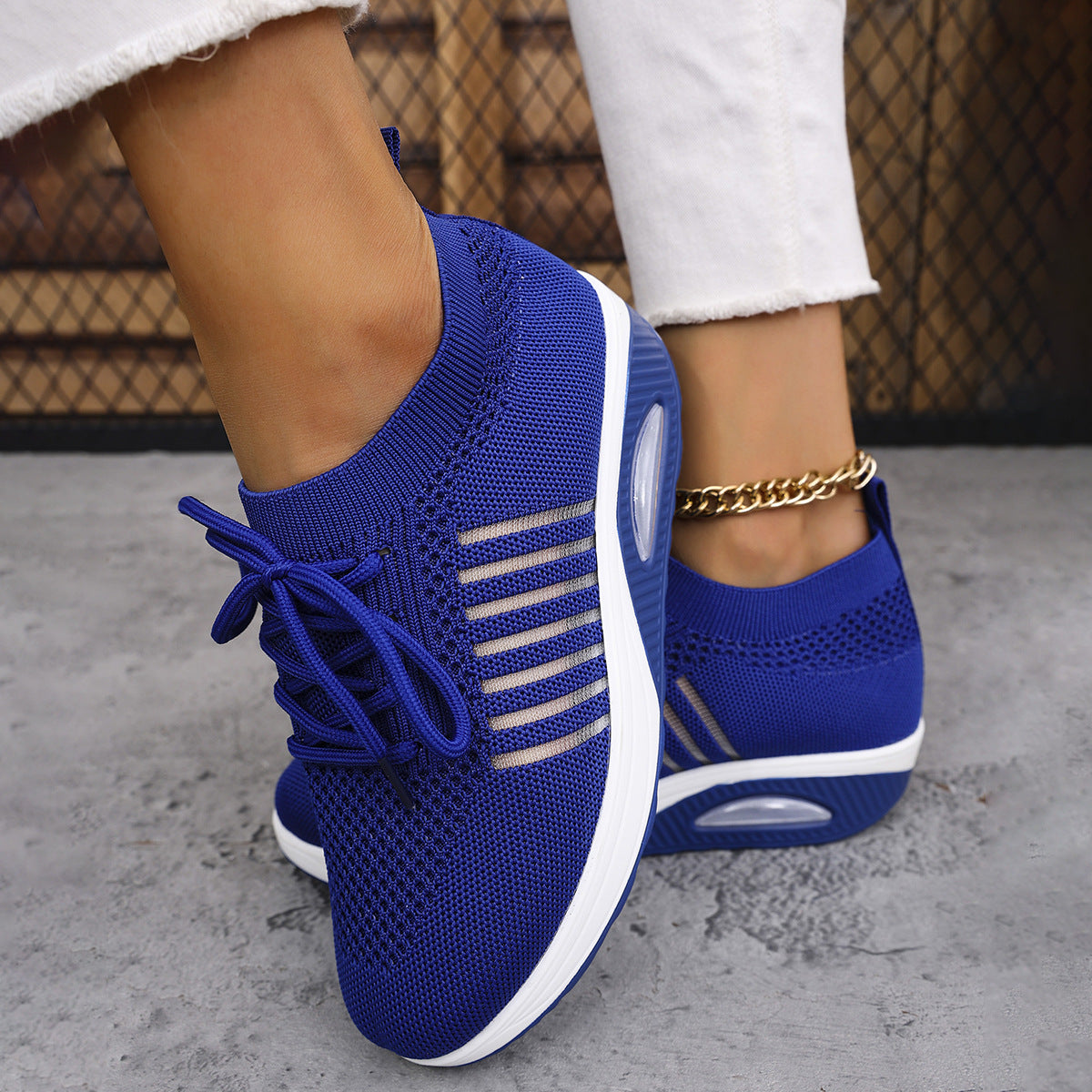 Fly-woven casual shoes