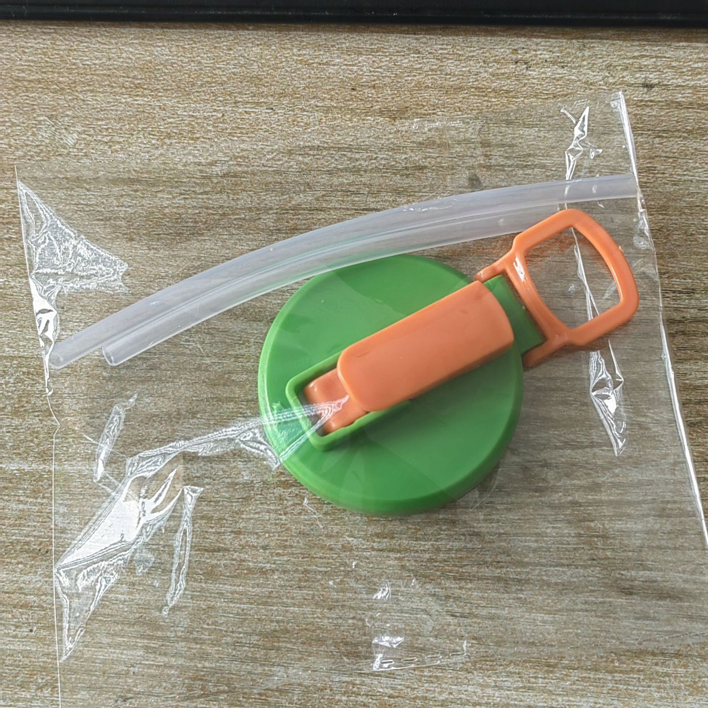 Foldable Can Lid with Built-in Straw for Spgle