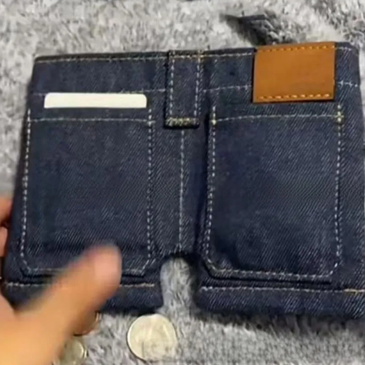 Foldable jeans-shaped coin purse